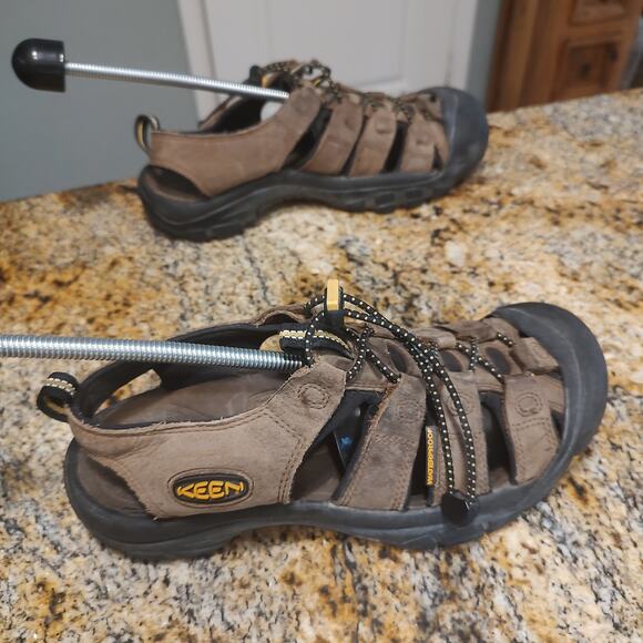 Keen Newport H2 Shoes Mens Size 8.5 Brown Waterproof Hiking Sandals Outdoors main image 2